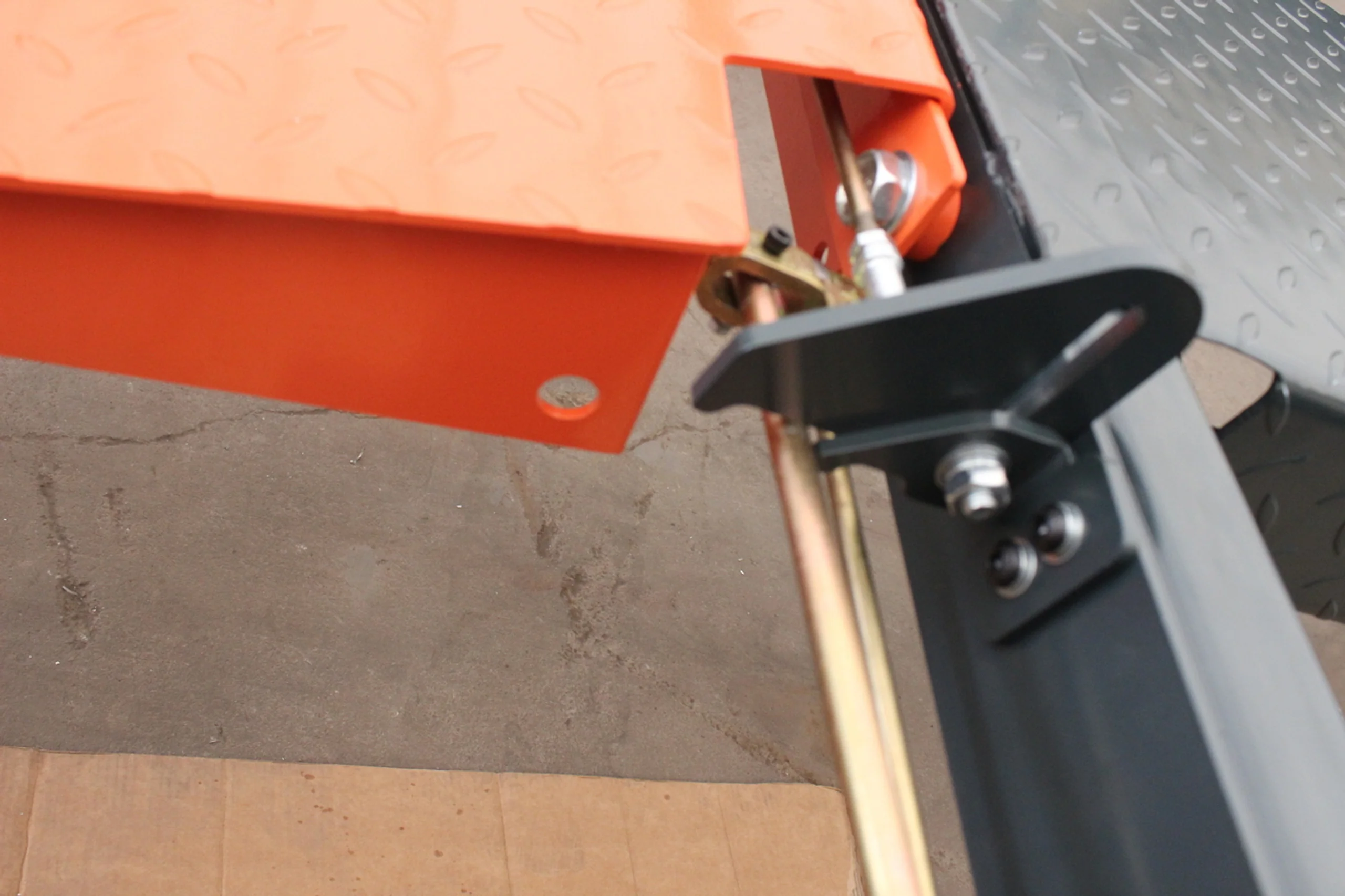 Stratus Compact Enclosed 4 Post 9k lbs Storage Parking Car Lift w/casters SAE-P49C - Image 11