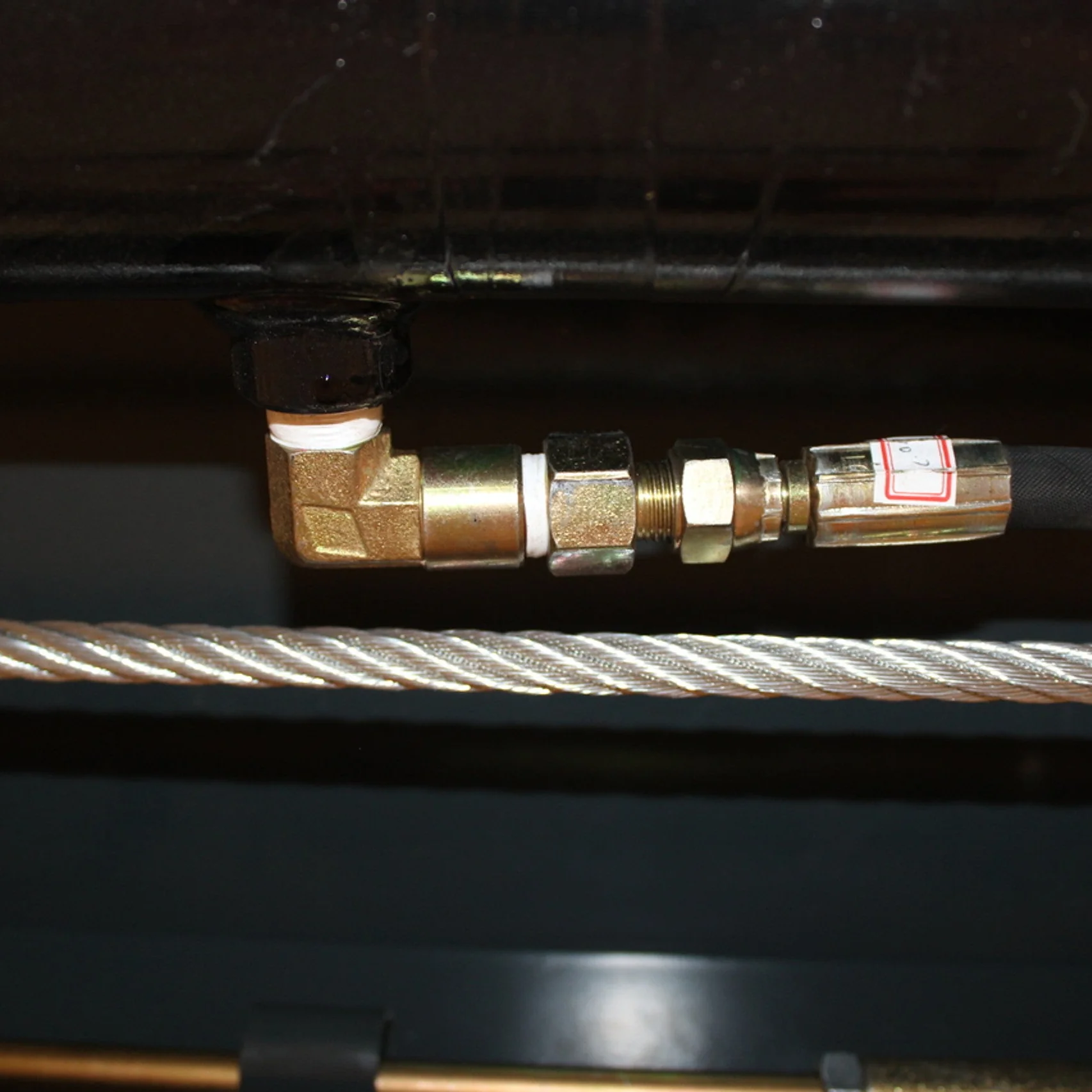 Stratus Compact Enclosed 4 Post 9k lbs Storage Parking Car Lift w/casters SAE-P49C - Image 4