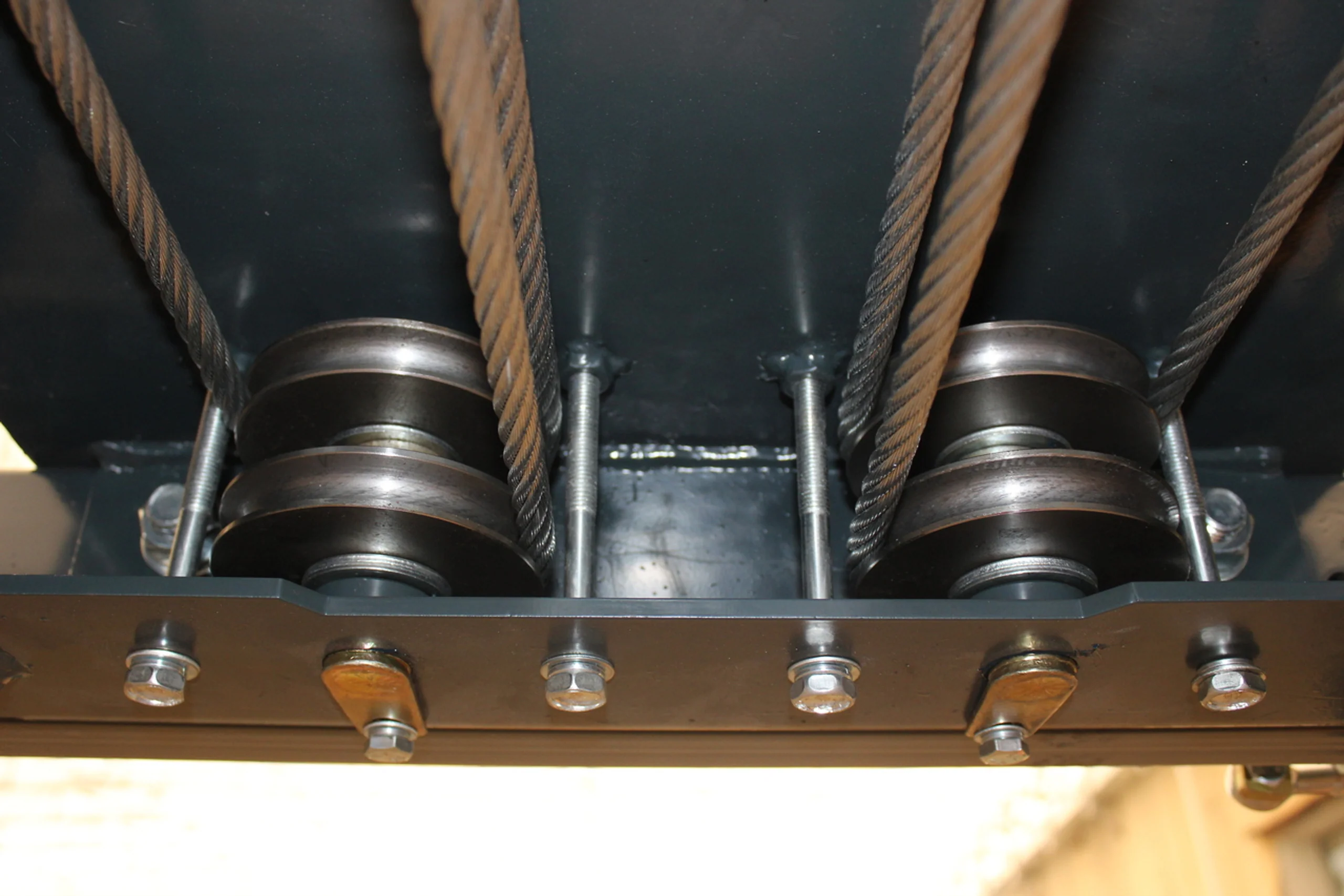 Stratus Compact Enclosed 4 Post 9k lbs Storage Parking Car Lift w/casters SAE-P49C - Image 5