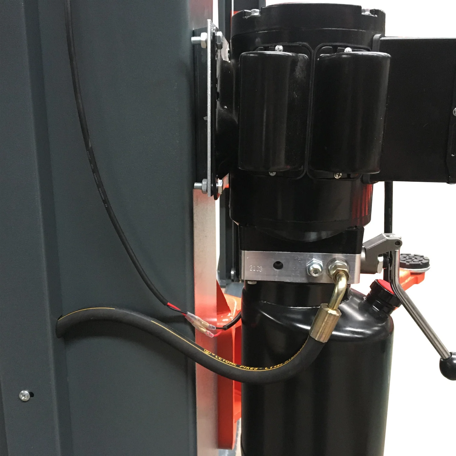 Stratus Extra Wide 14k lbs Single Point Manual Release 2-Post Lift SAE-F14X - Image 4